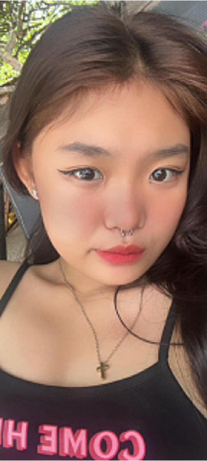 Huệ Ân Lộ Clip Tạo Dáng Nhà Vệ Sinh Và Bú Lút Cán Cho Người Yêu