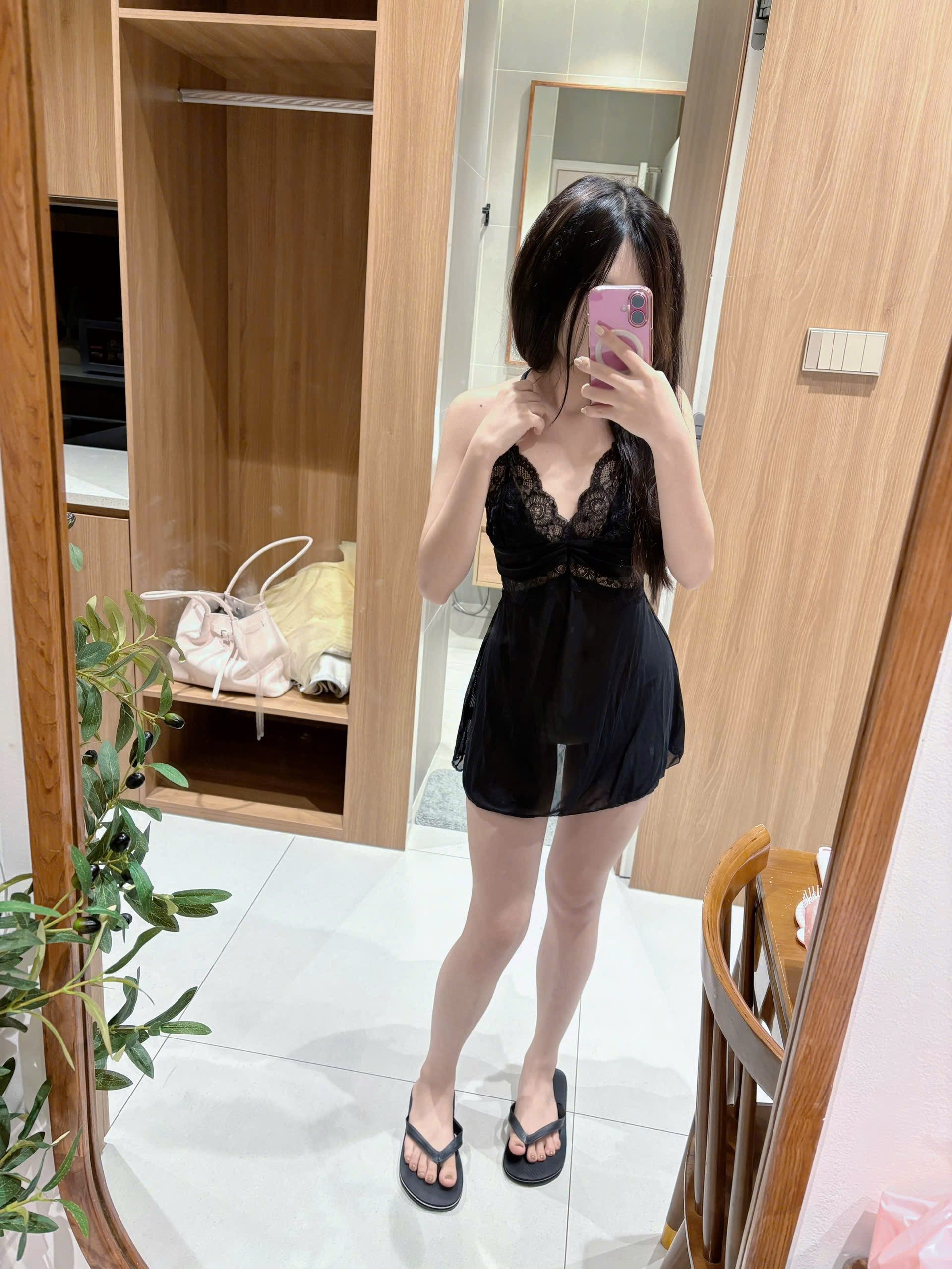 Em Rau Non 2K7 Mặc Đồ Ngủ Dâm Đảng Địt Với FWB