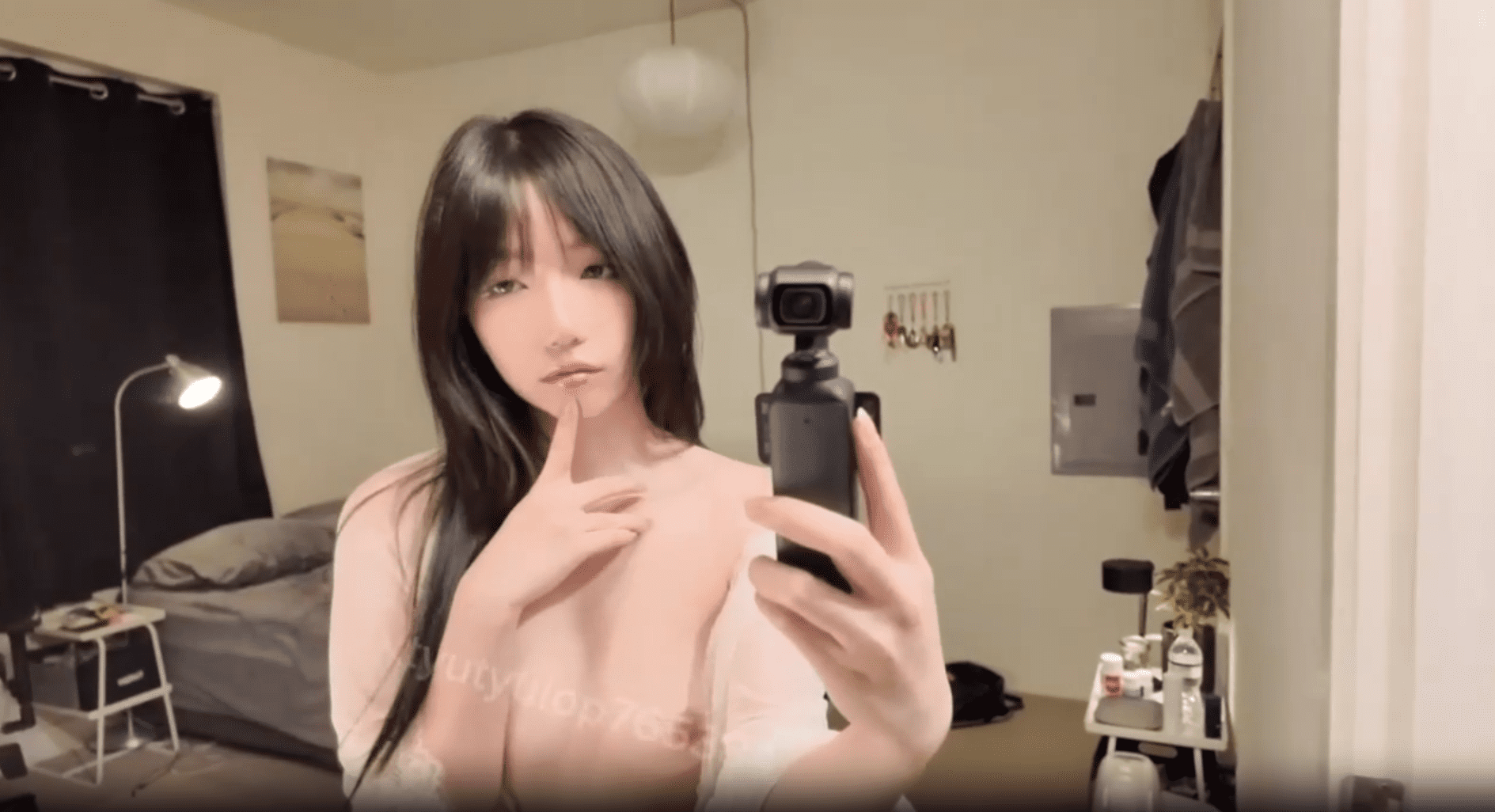 Onlyfans Leak AryMinh Gái Việt Lai Bán Quạt