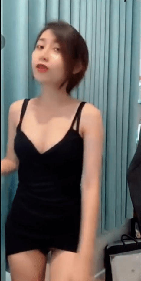 Tiktoker Thư Nul(@babypiaolianggg) Live Lộ Ti Và Lồn Siêu Rậm