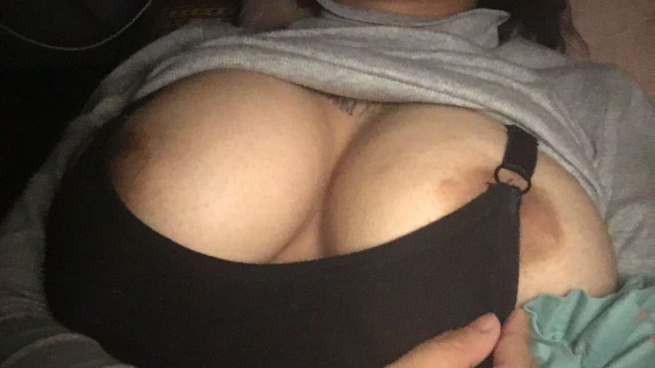 Em Gái Chuppy Vú To Thích Tự Liếm Ngực – vietdam.net