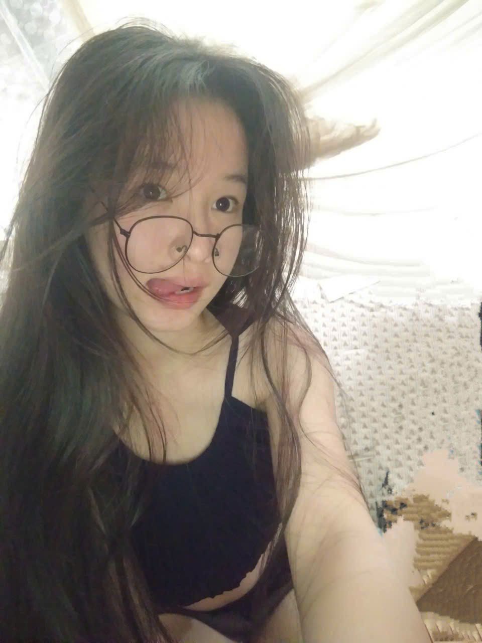 Em Gái Thảo Chat Sex Móc Lồn Bắn Nước – vietdam.net