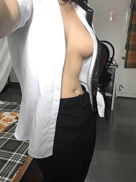 Em Học Sinh Nhã An Đi Học Liền Show Lồn Cho Trai Xem